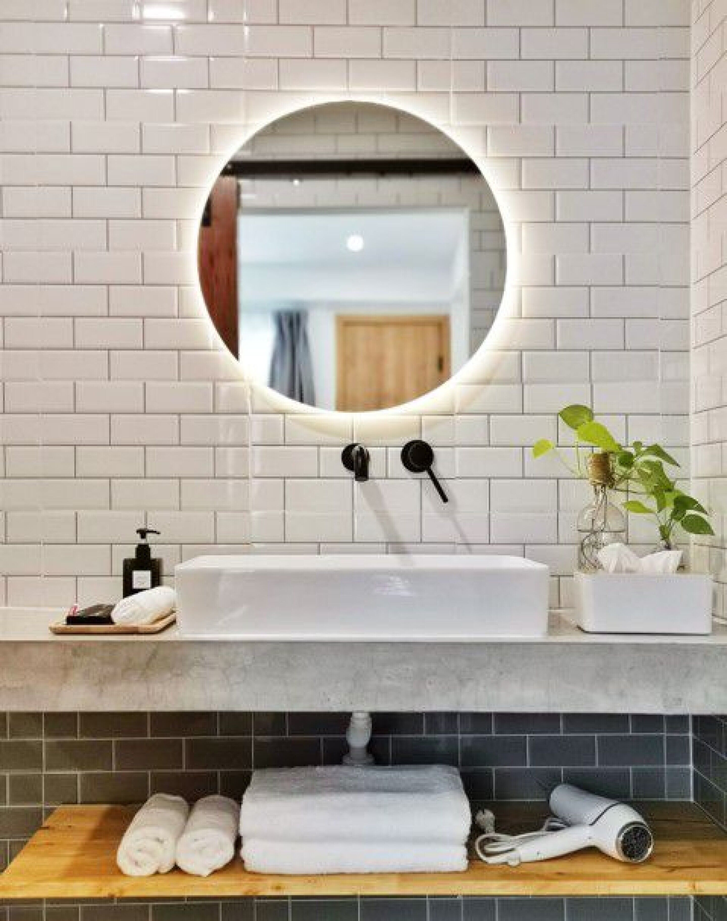 Shower, free toiletries, hair dryer, slippers