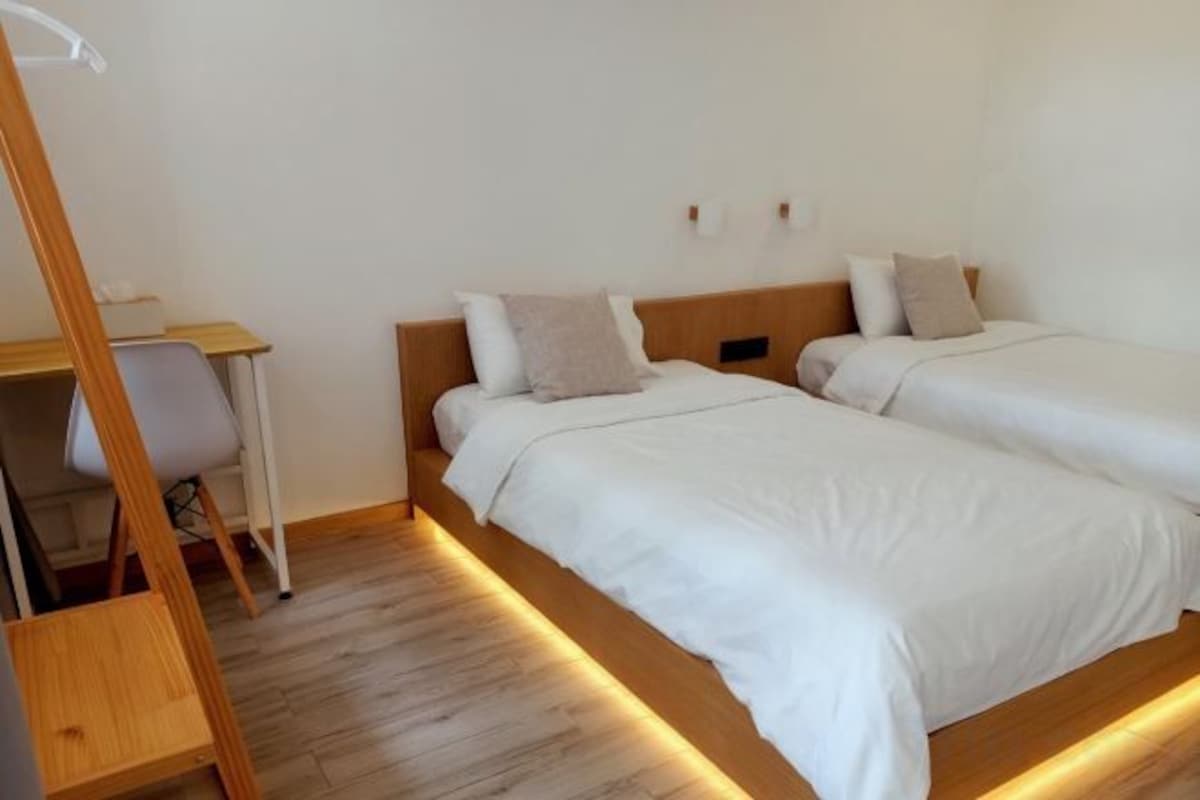 Laptop workspace, blackout drapes, WiFi (free), bed sheets