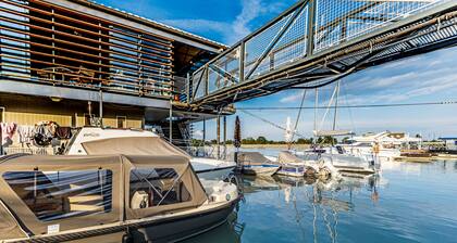 YACHTER CLUB Modrá Čajka