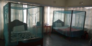 Double Room | Desk, bed sheets - Chariot County Hotel (Machakos)