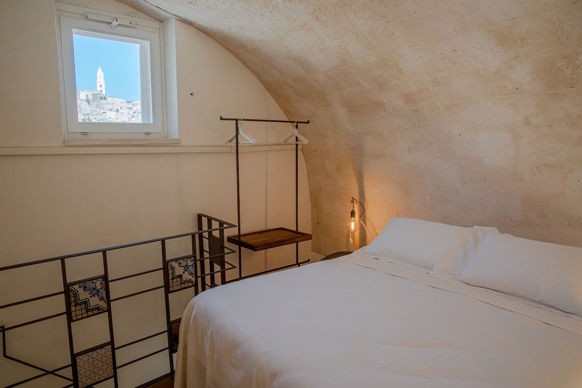 Suite Deluxe, vista a la ciudad | 1 habitación, ropa de cama de alta calidad, edredón y minibar