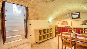 Studio (1 Bedroom) | In-room dining