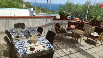House (2 Bedrooms) | Balcony