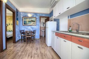 开间 (2 Bedrooms) | 私人厨房