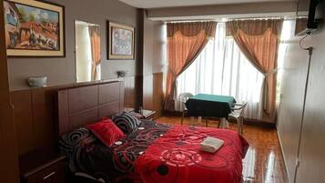 ベーシック シングルルーム | 羽毛の掛け布団、デスク、ノートパソコン用作業スペース、WiFi (無料)