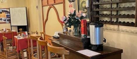 32-inch Smart TV with cable channels, TV