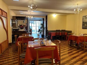 Petit déjeuner continental servi tous les jours en supplément