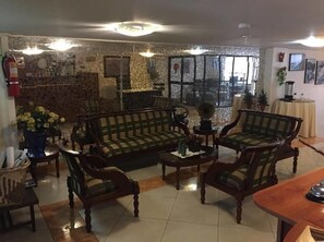 Coin salon dans le hall