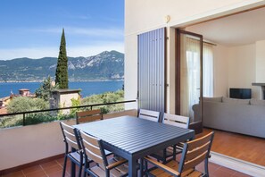 Outdoor dining - Casa Beatrice (Torri del Benaco)