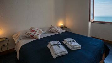 2 habitaciones, cuna de viaje, wifi gratis y ropa de cama