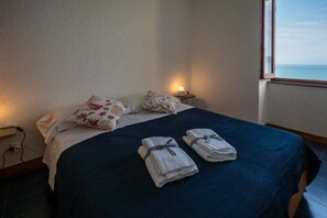 2 bedrooms, travel crib, free WiFi, bed sheets