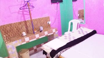 Double Room | Desk, blackout drapes, free WiFi, bed sheets
