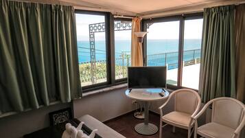 Apartment, Sea View | Laptop workspace, iron/ironing board, free WiFi, bed sheets