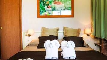 Apartment, Sea View | Laptop workspace, iron/ironing board, free WiFi, bed sheets