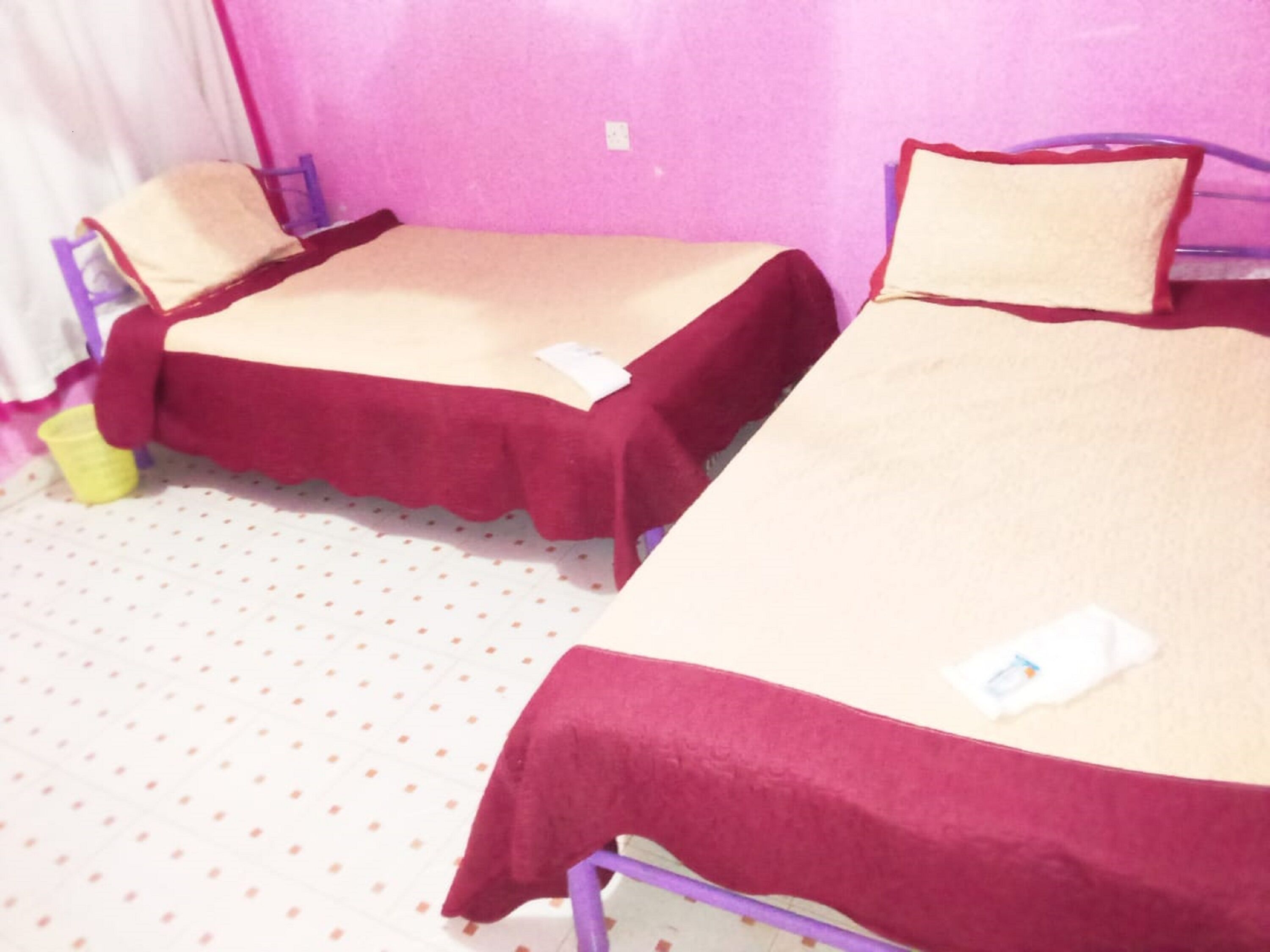 Habitación estándar | Escritorio, cortinas blackout, wifi gratis y ropa de cama 