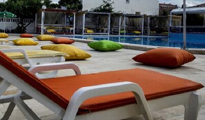 Piscina externa sazonal