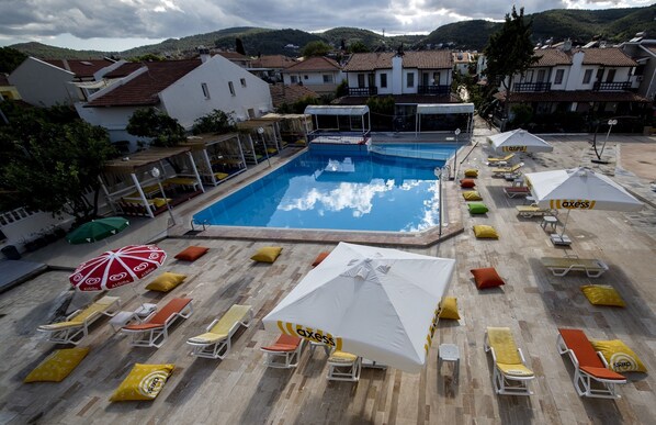 حمّام سباحة خارجي موسمي