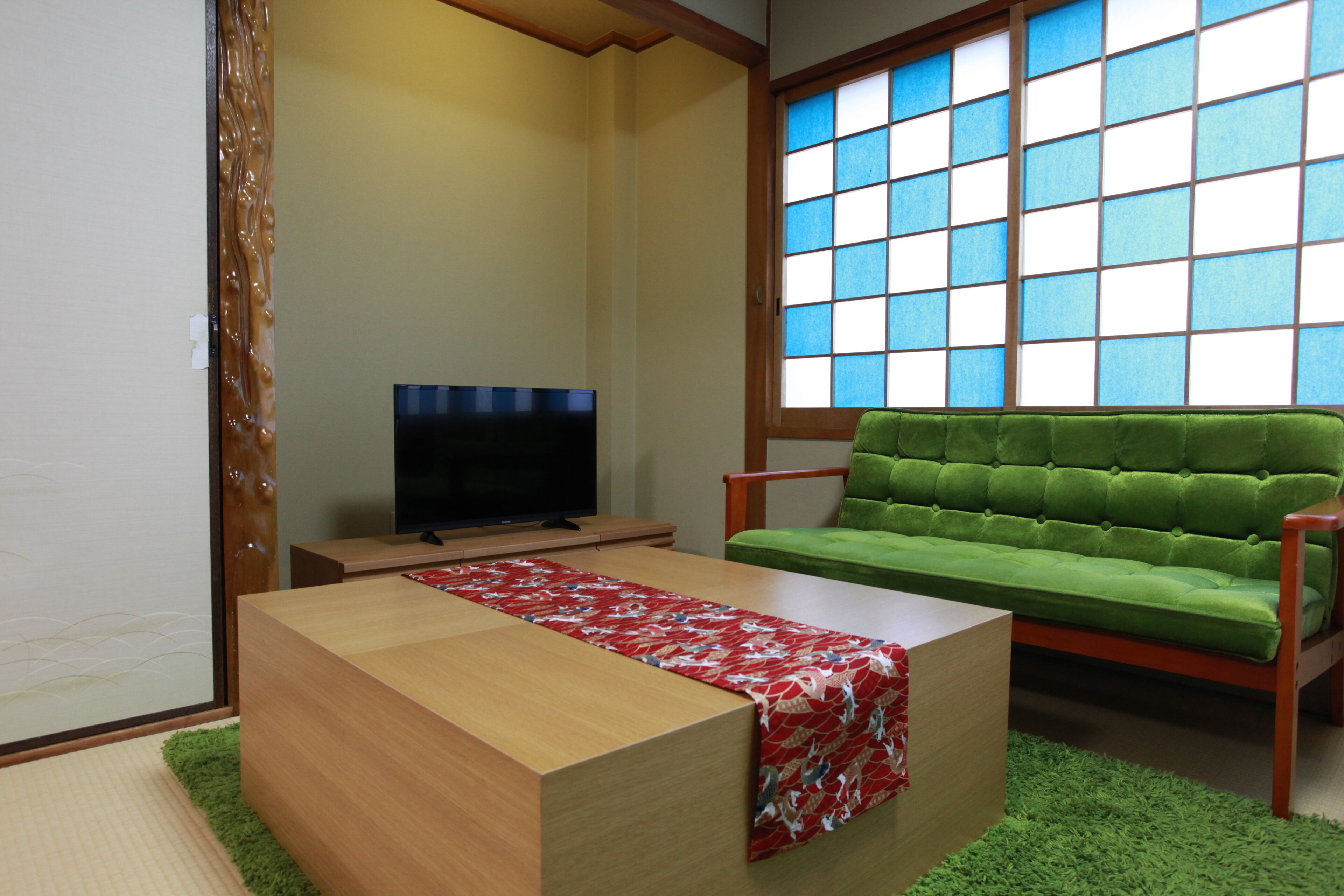 Private Vacation Home | 4 bedrooms, desk, iron/ironing board, WiFi (free)