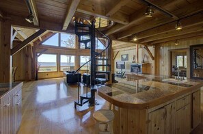 House, 3 Bedrooms | Private kitchen | Fridge, microwave, stovetop, dishwasher