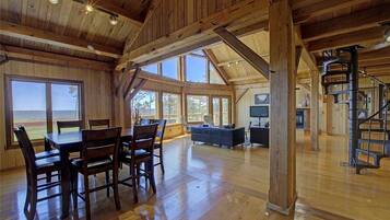 House, 3 Bedrooms | In-room dining