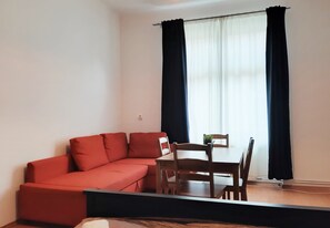 2 habitaciones, espacio para trabajar con laptop y cortinas blackout 