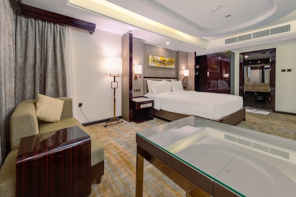 Family Quadruple Room | Egyptian cotton sheets, premium bedding, pillowtop beds, minibar - Al Ertiqaa Hotel (Jeddah)