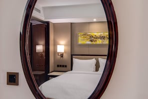 Egyptian cotton sheets, premium bedding, pillow-top beds, minibar