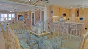Unclassified image, 5 of 32, button - Vance Cottage (Atlantic Beach)