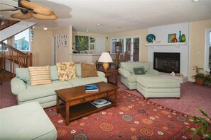 Casa, 5 habitaciones | Zona de estar | Televisión de 36 pulgadas con canales por cable