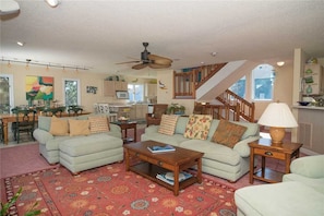 独立别墅, 5 间卧室 | 起居区 | 36-英寸电视(配备有线频道)