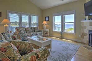 House, 3 Bedrooms | Living area