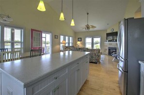 House, 3 Bedrooms | Private kitchen