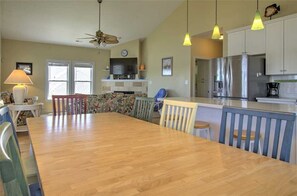 House, 3 Bedrooms | In-room dining
