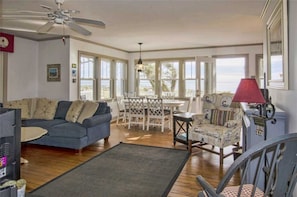House, 3 Bedrooms | Living room | 42-inch flat-screen TV with cable channels, TV