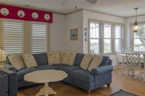 House, 3 Bedrooms | Living room