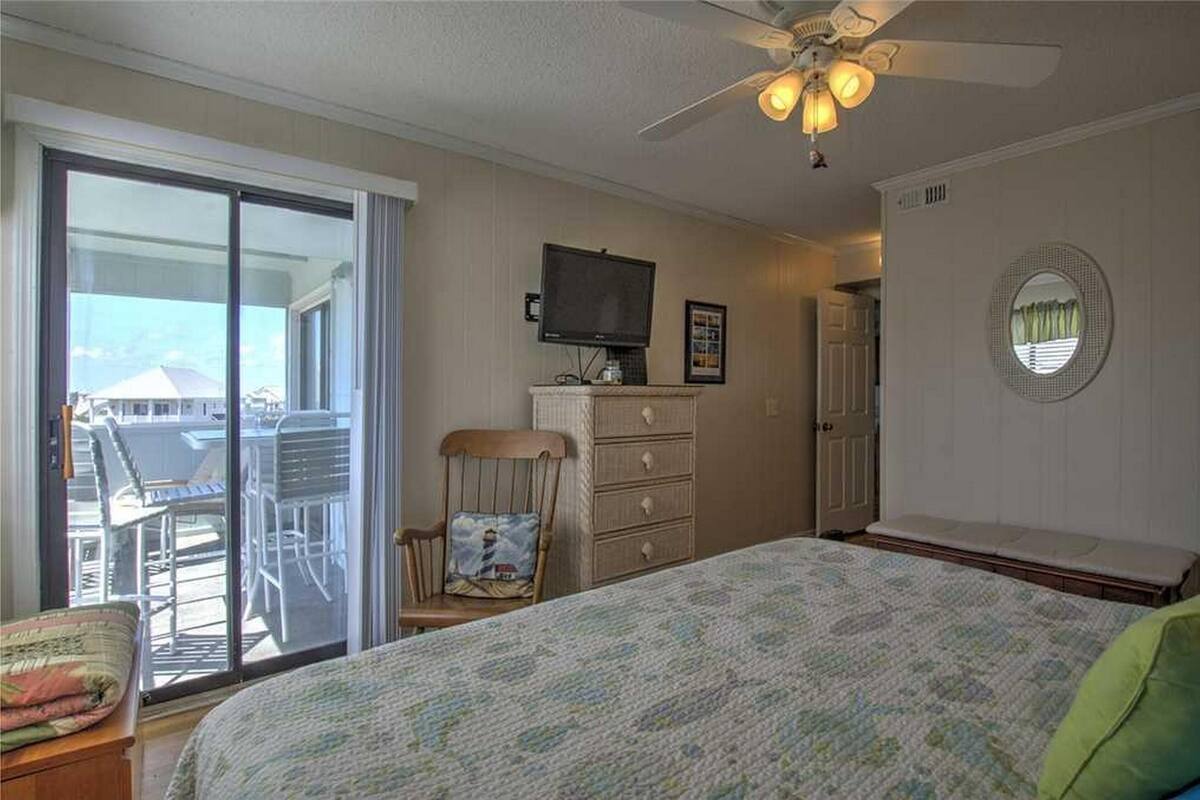 Condo, 2 Bedrooms | WiFi (free), bed sheets