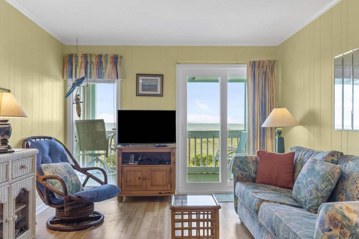 Condo, 2 Bedrooms | Living room | 32-inch TV with satellite channels