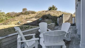 House, 3 Bedrooms | Balcony
