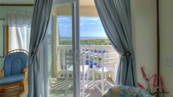 Room, 1 Bedroom | Living room