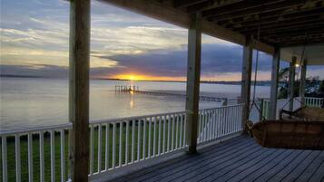 House, 4 Bedrooms | Balcony