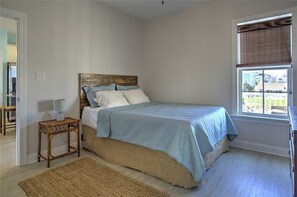Room - Night N Gale (Atlantic Beach)