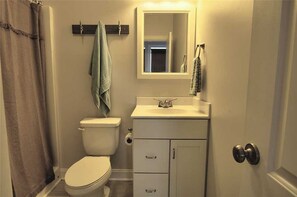 Bathroom - Night N Gale (Atlantic Beach)