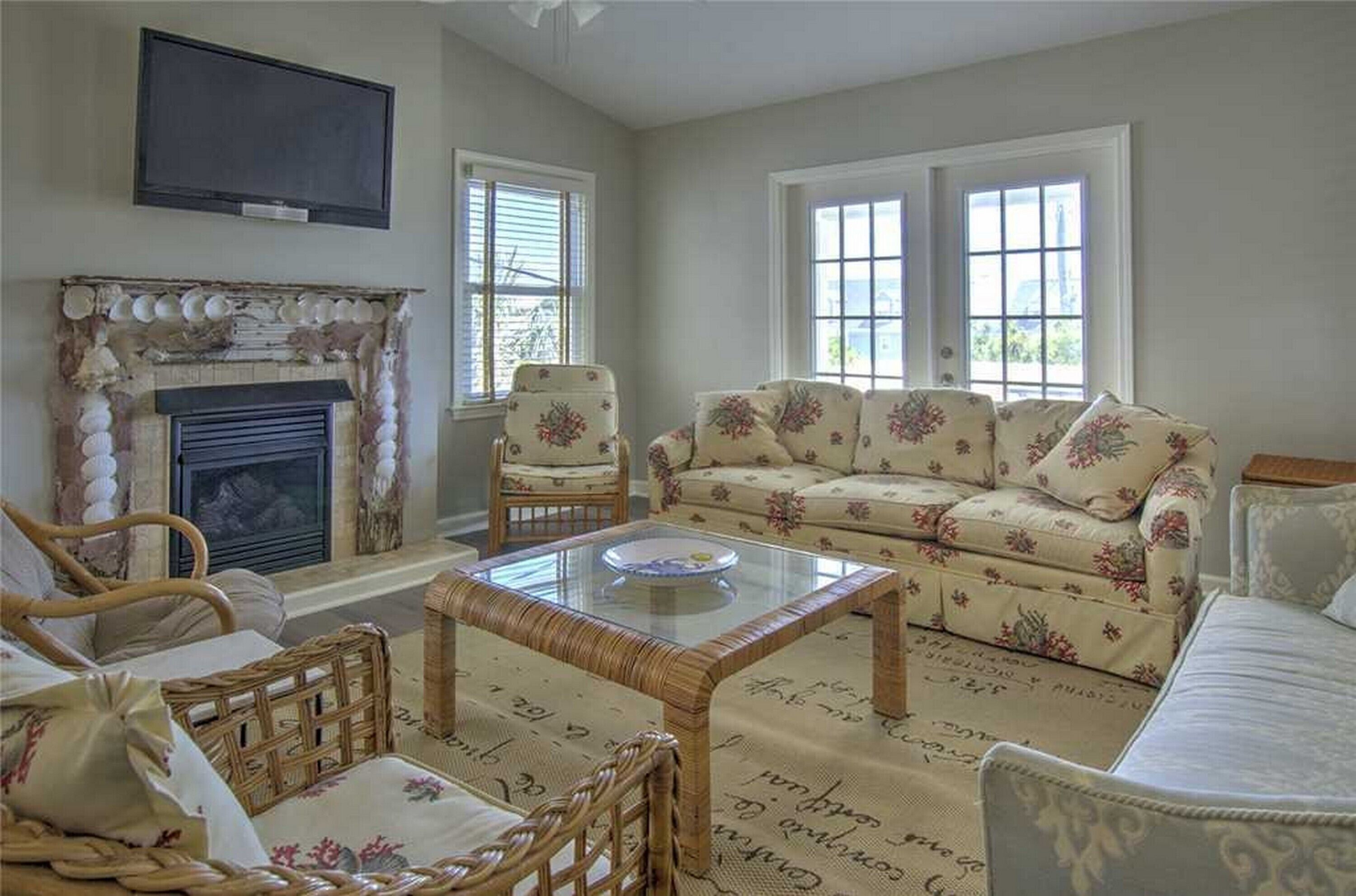 House, 5 Bedrooms | Living area