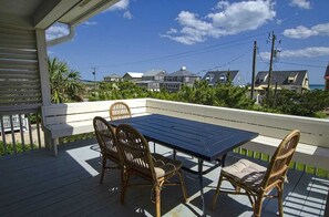 House, 5 Bedrooms | Balcony