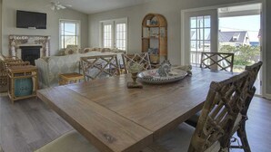 Ferienhaus, 5 Schlafzimmer | Essbereich im Zimmer