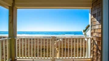 House, 4 Bedrooms | Balcony