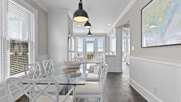 House, 4 Bedrooms | Dining room