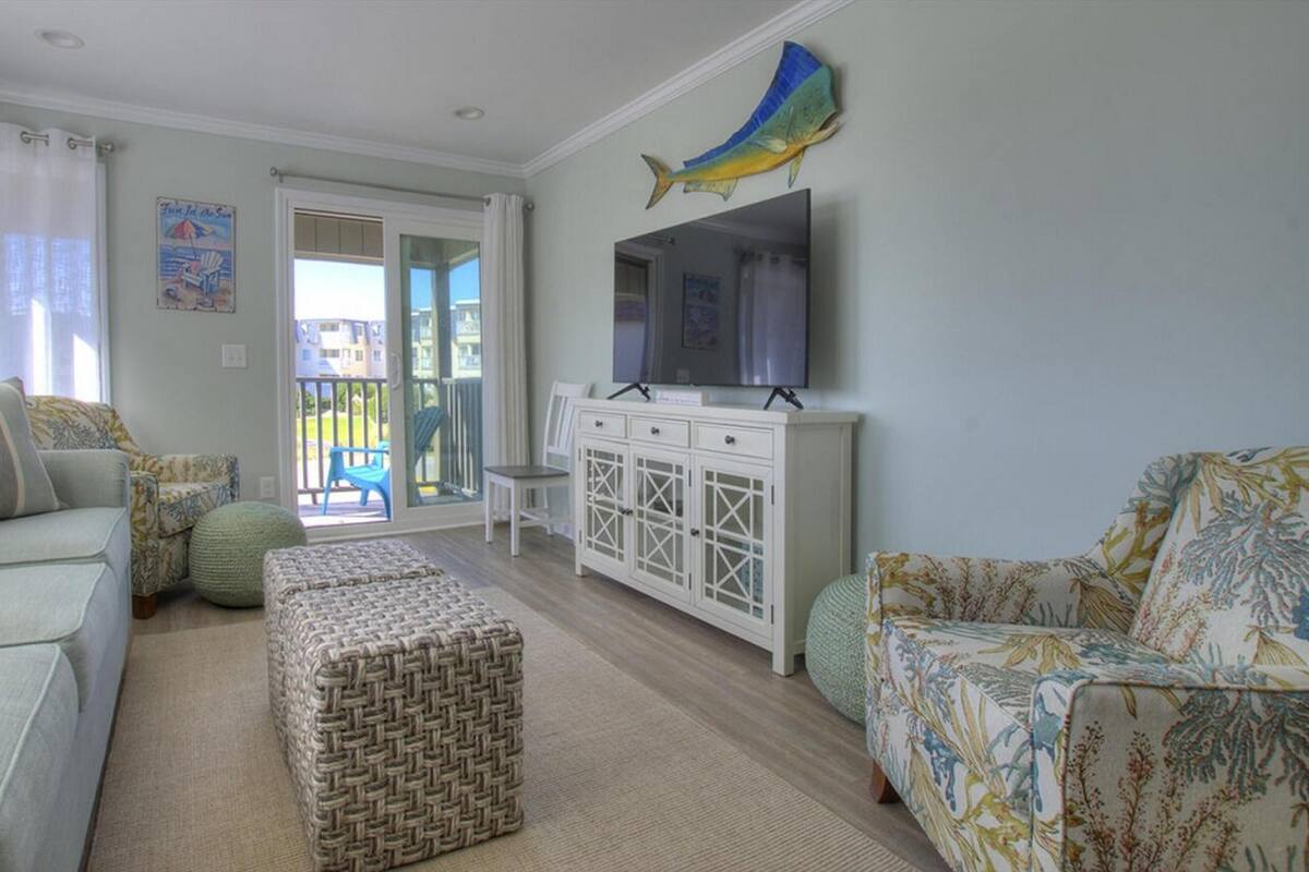 Condo, 2 Bedrooms | Living room | 42-inch flat-screen TV with cable channels, TV