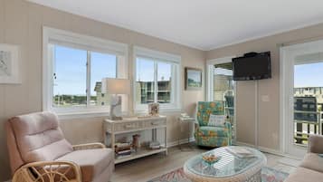 Condo, 2 Bedrooms | Living room