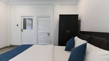 2 ๊ฐ์ ์นจ์ค, ๊ฐ๊ฐ ๋ค๋ฅด๊ฒ ๊ฐ๊ตฌ ๋น์น, ์ฑ
์, ๋
ธํธ๋ถ ์์
๊ณต๊ฐ